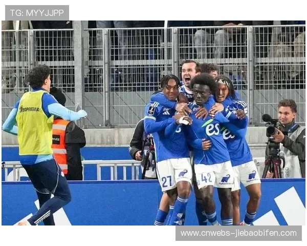 奥斯梅恩梅开二度助加拉塔萨雷逆转告捷葡萄牙体育补时绝杀十人马赛 奥斯梅恩梅开二度助加拉塔萨雷逆转告捷葡萄牙体育补时绝杀十人马赛